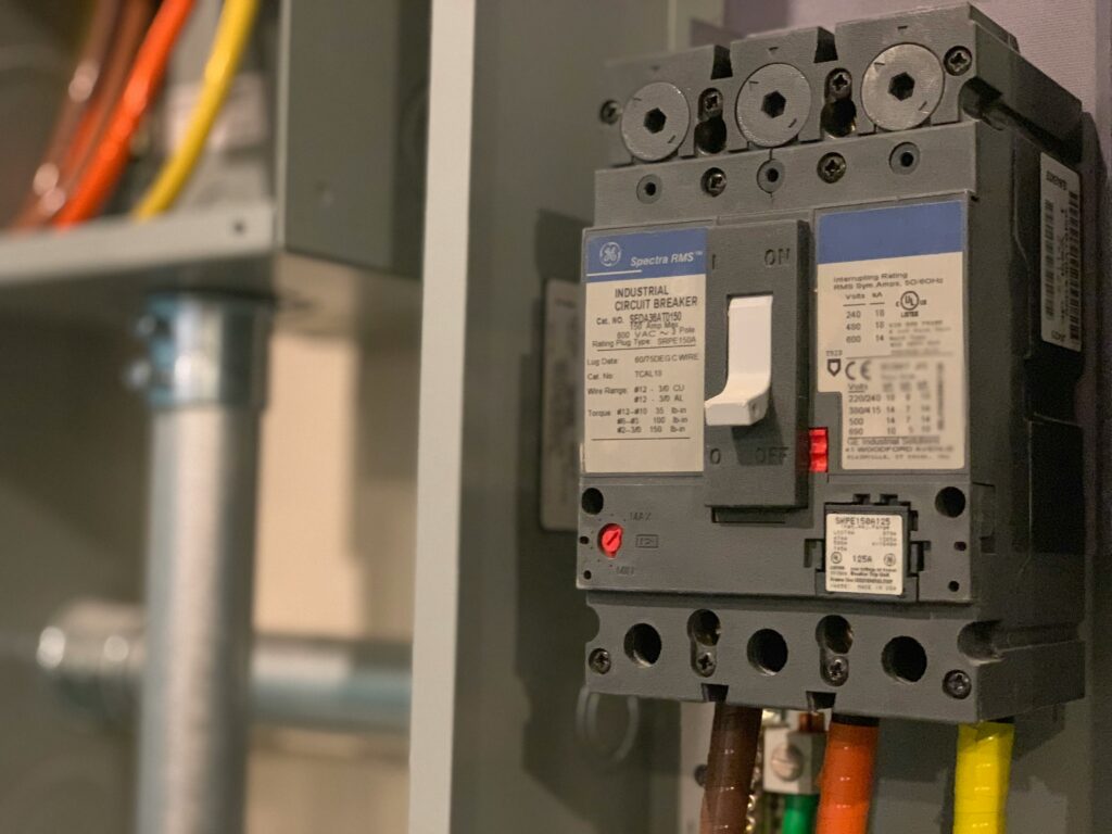 120-volt and 240-volt circuit requirements for heat pump equipment
